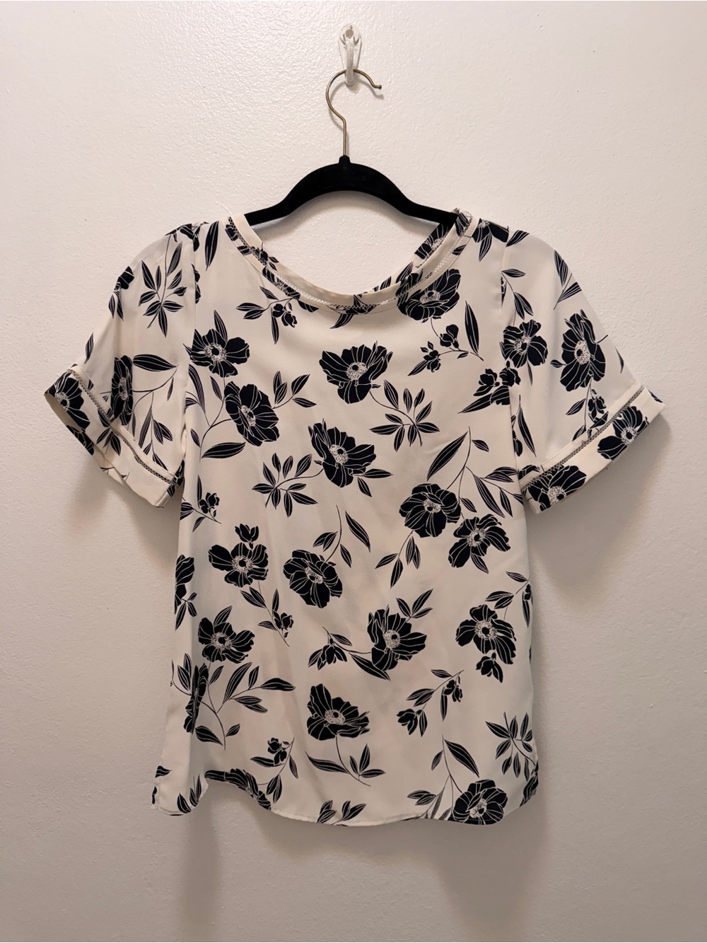 Ann Taylor Petite Black & Cream Floral Blouse XSP
